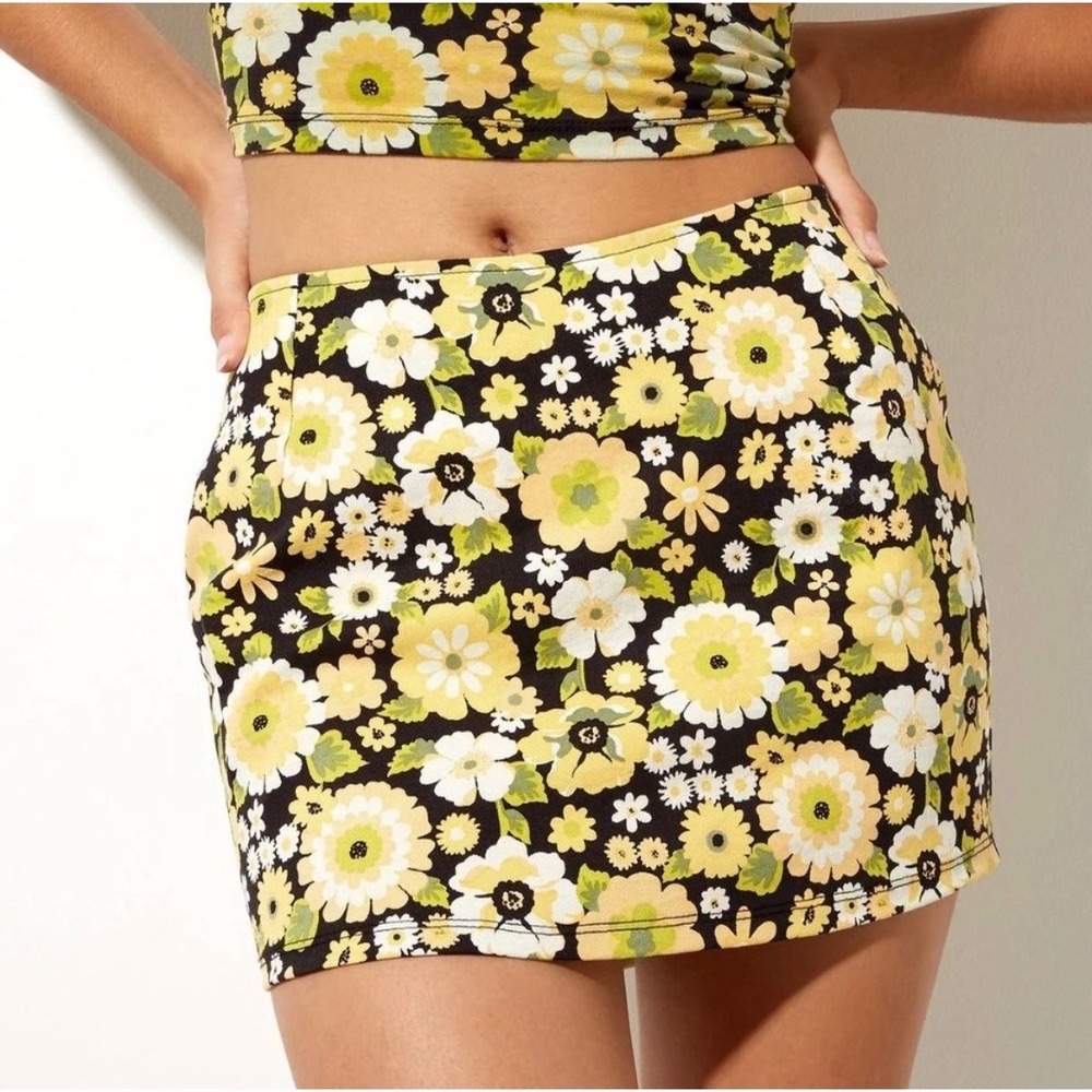 Motel Yellow Floral Mini Skirt Retro 70s Style High Waisted Black Size S